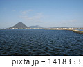 ため池と讃岐富士 1418353