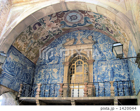 アズレージョが見事なオビドスの城門 1420044