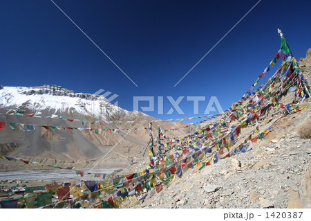 スピティ谷とタルチョと青空と。 スピティ谷とタルチョと青空と。 1420387