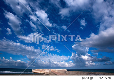 ゴールデンビーチるもいの夏の空 1421576