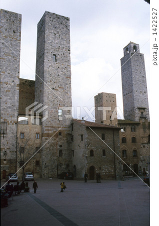 広場と群塔 1422527