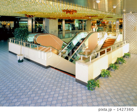 複合施設のエスカレーター 複合施設のエスカレーター 1427360