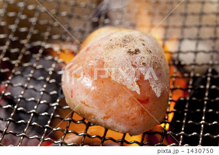 餅を焼く 1430750