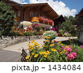 グリンデルワルトにあった花いっぱいの家 1434084