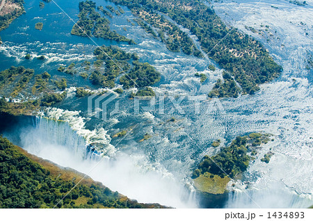 ヘリコプターから眺めるビクトリアの滝 1434893