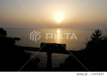 山陰本線　夕日 1435837