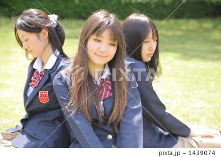 女子高生3人 女子高生3人 1439074