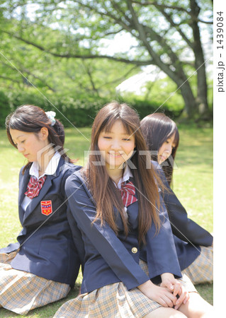 女子高生3人 1439084