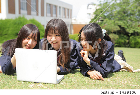 女子高生3人 1439106