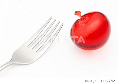 フォークとガラスのリンゴ フォークとガラスのリンゴ 1442742