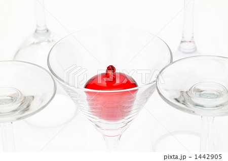 グラスとガラスのリンゴ 1442905