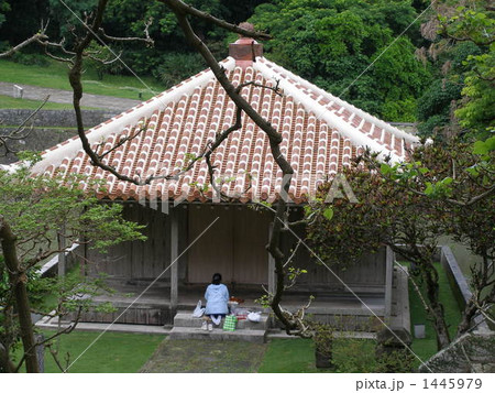 沖縄の祈りの様子 1445979