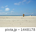 砂浜に唯一、トイレ 1448178