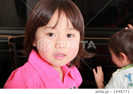 4歳の女の子 4歳の女の子 1448771