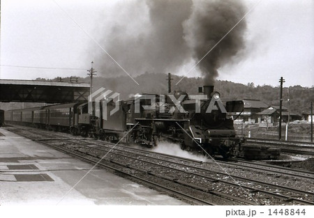 Ｃ５５Ｃ１１重連旅客列車発車　筑豊本線　昭和43年 1448844
