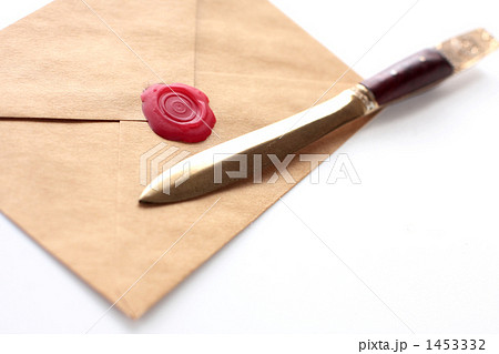 letter & knife 1453332