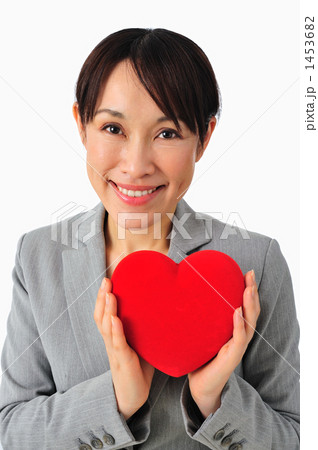 ハートを持つ女性 1453682