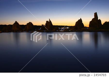 朝焼け染まる橋杭岩 1454703