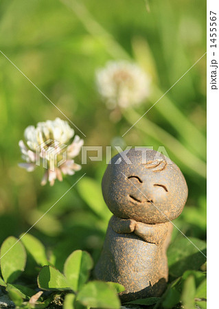 クローバーと笑顔のお地蔵様 クローバーと笑顔のお地蔵様 1455567