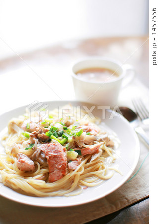 サーモンときのこのクリームパスタ サーモンときのこのクリームパスタ 1457556