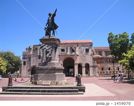ドミニカ共和国の旧市街にあるコロンブスの像 1459070