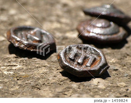 石の上の錆びたベーゴマ 1459824