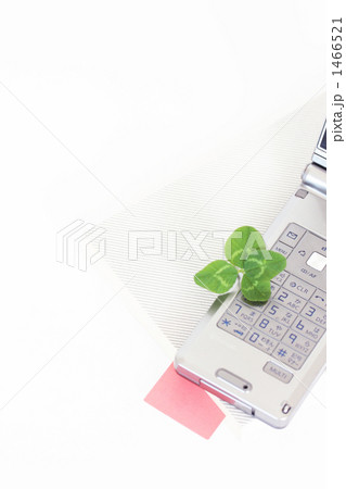 Four-leaf clovers-04■携帯電話-連絡待ち-四葉のクローバー■幸せ-メール 1466521