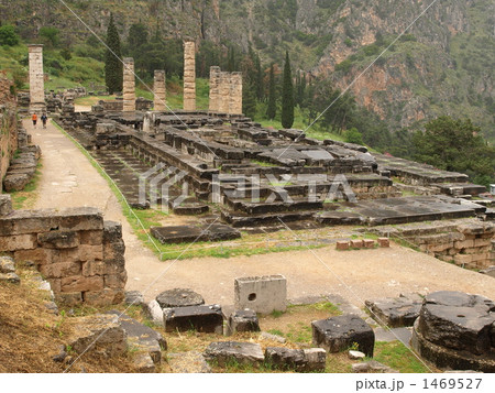 世界遺産「デルフィの考古遺跡」の「 アポロン神殿」（ギリシャ） 1469527