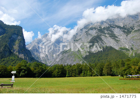 ドイツ　ベルヒテスガーデン　ケーニヒス湖畔の風景 1471775