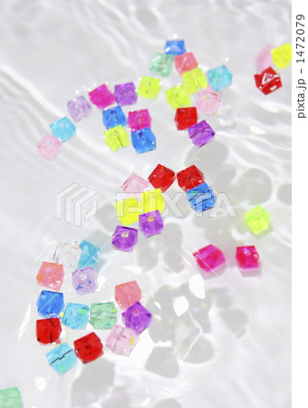 水の中のビーズ 1472079