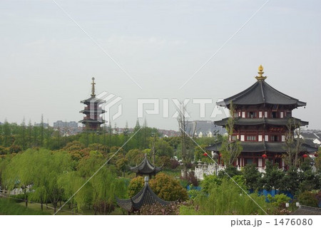 江南の名刹「寒山寺」を望む 1476080