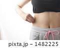 ウエストが気になる女性 1482225