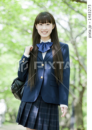 制服姿の女子高生 制服姿の女子高生 1483275