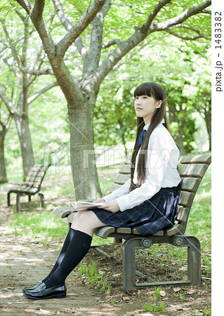 制服姿の女子高生 1483382