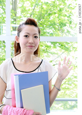 窓際の女子大生 窓際の女子大生 1483697