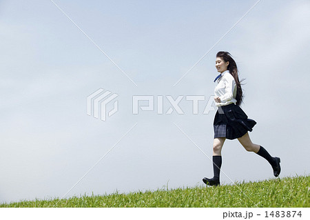 制服姿の女子高生 制服姿の女子高生 1483874