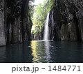 1484771