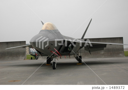 横田基地に駐機中のF-22戦闘機ラプター 横田基地に駐機中のF-22戦闘機ラプター 1489372