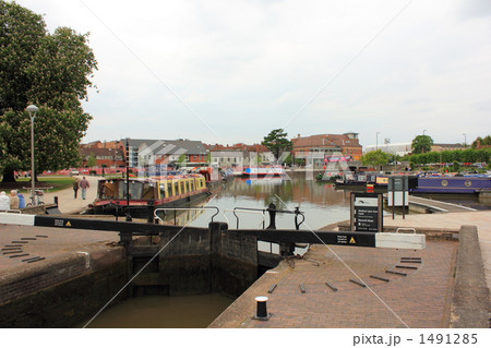 ストラトフォード・アポン・エイヴォン　運河の水門 1491285