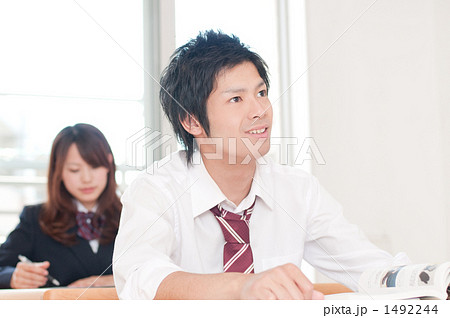 勉強する男子高生 1492244