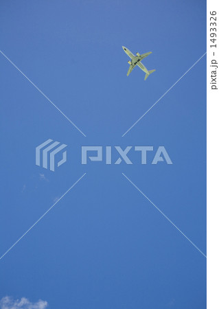 青空を飛ぶ飛行機 青空を飛ぶ飛行機 1493326