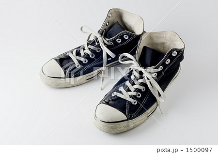 運動靴 汚い ボロボロの写真素材