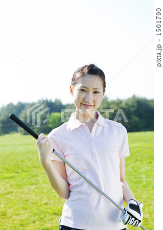 ゴルフクラブを持つ女性 1501790