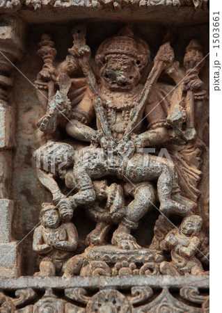 ソムナートプルのケーシャヴァ寺院の壁面の神像彫刻 ソムナートプルのケーシャヴァ寺院の壁面の神像彫刻 1503661