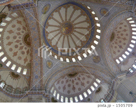 ブルーモスク内の天井装飾 1505709