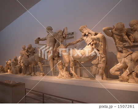 「オリンピア博物館」の「ゼウス神殿西の破風」(ギリシャ) 「オリンピア博物館」の「ゼウス神殿西の破風」(ギリシャ) 1507261