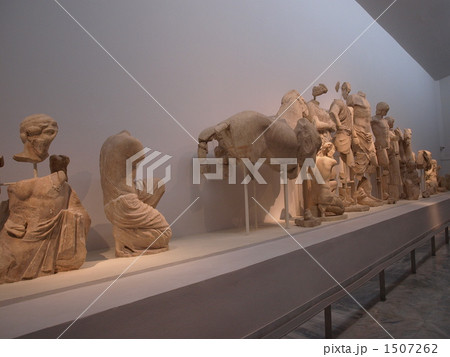 「オリンピア博物館」の「ゼウス神殿西の破風」(ギリシャ) 「オリンピア博物館」の「ゼウス神殿西の破風」(ギリシャ) 1507262