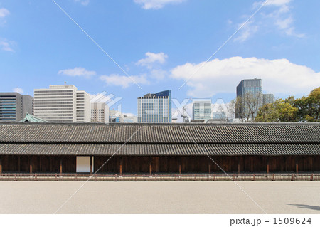 皇居東御苑百人番所前から見た景観 皇居東御苑百人番所前から見た景観 1509624