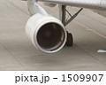 離陸前のエンジン 1509907