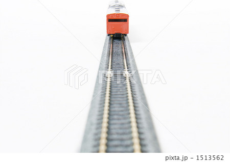 1513562
